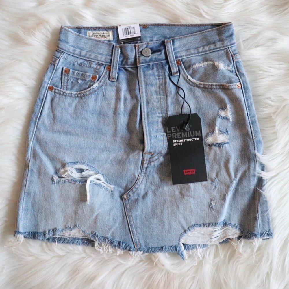 NEW Levi's Skirt High Waisted Light Wash Size 23
